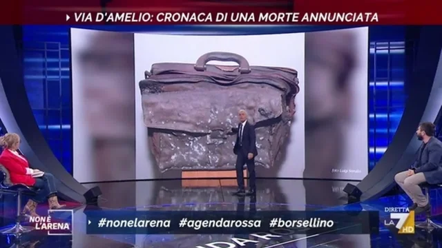 "Dalla strage di via D'Amelio si è salvato solo un oggetto", Giletti mostra la foto della borsa di Borsellino