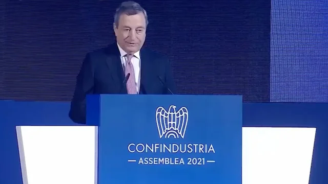 Confindustria, Draghi: "Un governo che cerca di non far danni è già molto, ma non basta". Applausi dalla platea