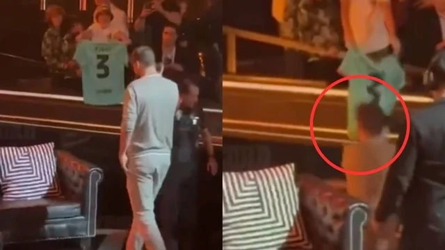 Gerard Piqué non si accorge della buca e precipita nel vuoto durante un evento in Messico