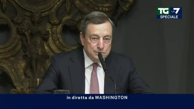 Draghi a Washington: "Occorre chiedersi come si costruisce la pace, la pace che vuole l'Ucraina"