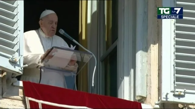 Ucraina, l'appello di Papa Francesco: "La guerra è una follia. La Santa Sede impegnata per la pace"