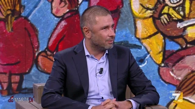 Di Battista torna in studio a diMartedì: "Sto bene, ci sono tutte le carte per guarire"