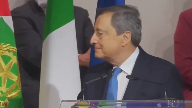 Youth4Climate, contestatori interrompono Draghi: "El pueblo unido jamás será vencido”