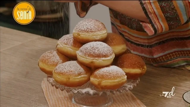Krapfen farciti con confettura di albicocca