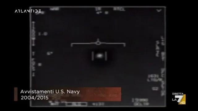 L'Area 51, si nascondono le prove dell'esistenza degli alieni? Il Pentagono ha ufficializzato 3 video che hanno inquadrato UFO