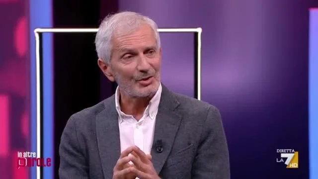 Carofiglio smentisce la violenza a Milano: “Giusto chiedere più sicurezza, ma prima c’erano più omicidi”