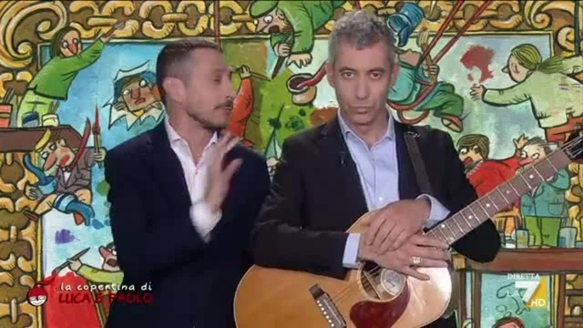 Luca e Paolo cantano una moderna "Faccetta nera"