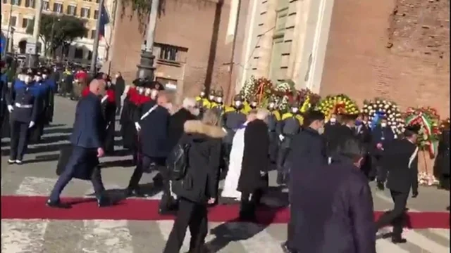 Funerali Sassoli, il presidente della Repubblica Mattarella entra in Chiesa