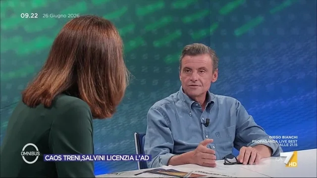 Caos treni, Calenda: "Salvini fugge sempre dalla sua responsabilità"