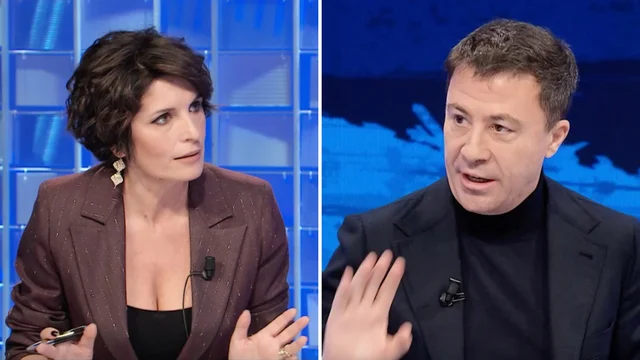 Botta e risposta tra Bocchino e Aprile: "Per voi sono diverso". E la conduttrice: "Noi siamo inclusivi"
