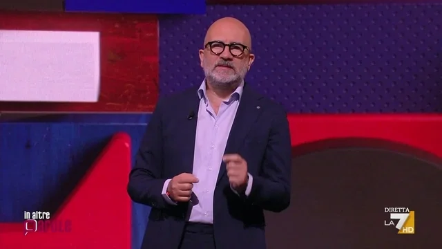 I nuovi "schiavi" del nostro tempo, il monologo di Donato Carrisi