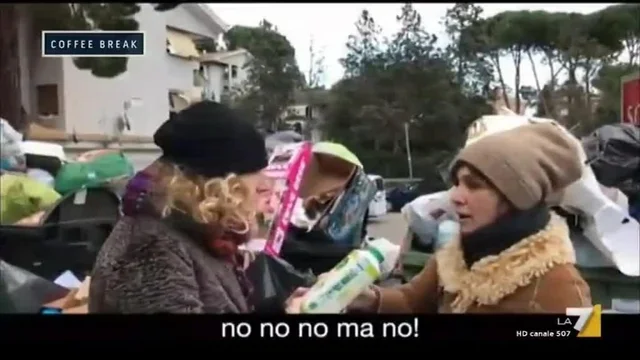 Roma sfiora l'emergenza sanitaria, strade invase da rifiuti e topi