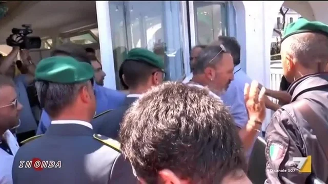 Ischia: così il vicesindaco se la prende con un giornalista di In Onda