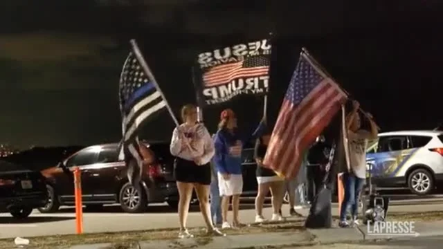 Trump incriminato, i sostenitori in protesta: le immagini