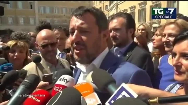 Matteo Salvini in diretta da piazza Montecitorio: 'Governo M5S-PD? Inciucio senza senso'