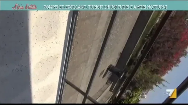 Pompei ed Ercolano, turisti chiusi fuori e amori notturni