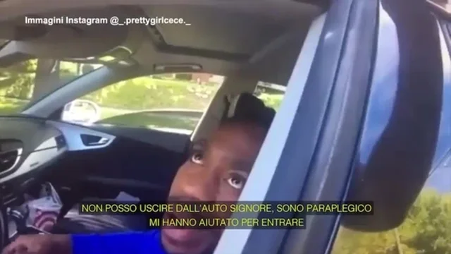Usa, immagini shock: afroamericano paraplegico viene trascinato fuori dall'auto dalla polizia