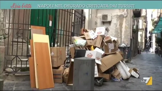 Napoli nel degrado criticata dai turisti
