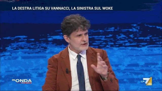 Vannacci, Bottura: “Cosa deve fare perchè qualcuno possa dirgli che è fascista?” Terranova: “Il fascismo è finito nel ’45”