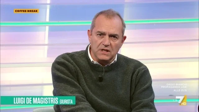 Regionali Campania, Luigi De Magistris: "Il campo non è largo ma slabbrato. Si parla solo di poltrone, Mastella unico coerente"