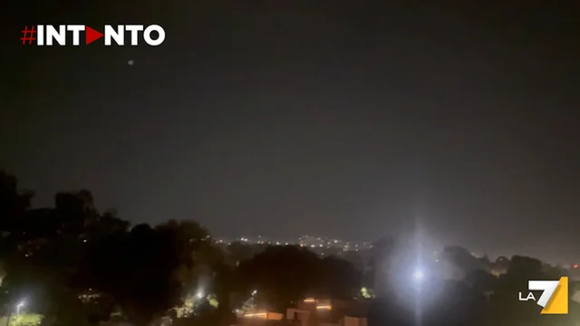 Attacco in corso con droni pakistani su Jammu, India