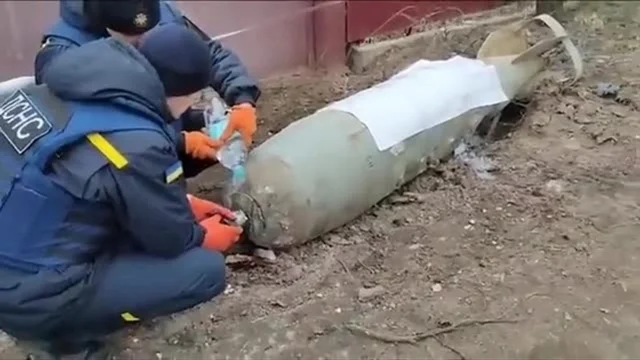Ucraina: missile disinnescato dai militari | Il video