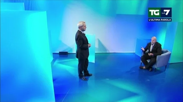 Scontro acceso tra Enrico Mentana e Marco Rizzo: "Lei è così potente che quando muore un potente brinda a champagne"