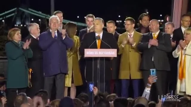 Ungheria, Orbán viene rieletto e attacca Zelensky: "Vinto anche contro di lui"