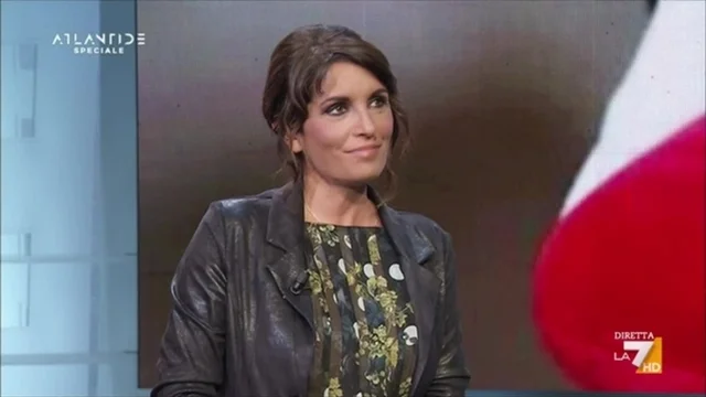Regina Elisabetta II, l'intervista a Marianna Aprile: "Ha fatto i soldi con i cavalli, era molto oculata"