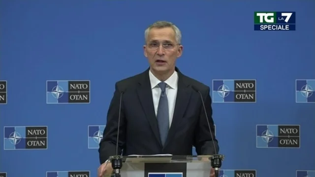 Ucraina, il segretario generale NATO: "C'è una grossa minaccia per l'Europa, la Russia contesta l'ordine di sicurezza europeo"