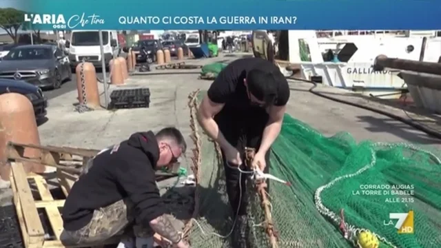 La protesta dei pescatori contro il caro carburante