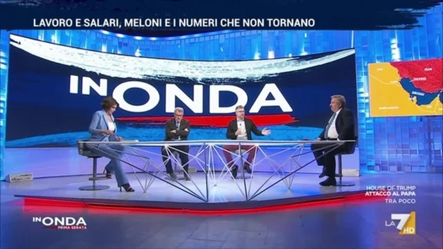 Feltri: "Meloni nel Golfo? Non sappiamo se è andata a prendere il sole...". Telese interviene: "Ma no, dai"