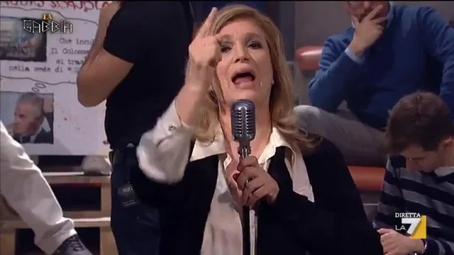 Iva Zanicchi perde le staffe: tre 'vaffa' e se ne va