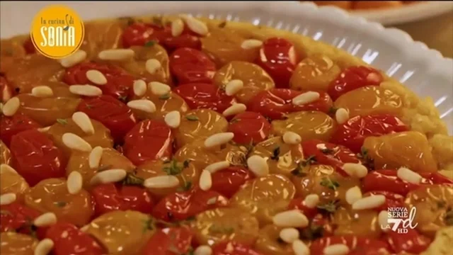 Tarte tatin salata con pomodorini