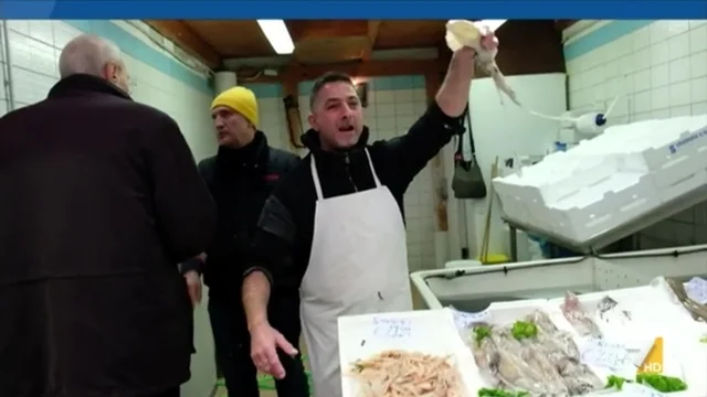 Napoli, la spesa povera di Natale