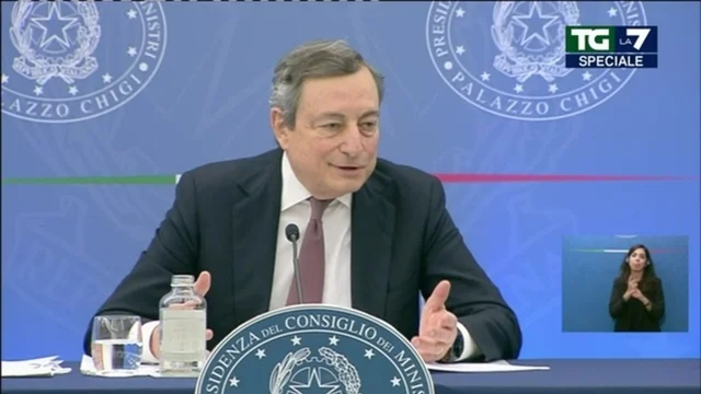 Draghi: "Io non decido più? Scuola aperta è una priorità, in passato non è stato così"