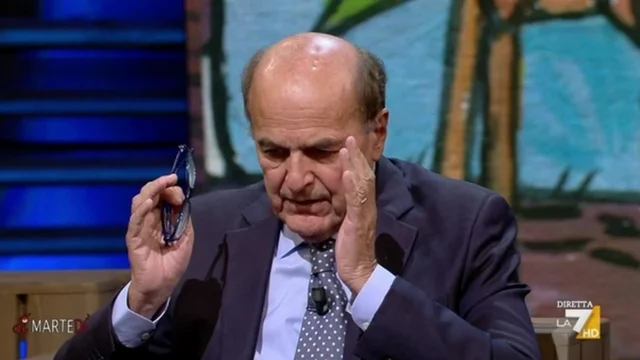 Migranti, Bersani: "Questa destra fa la faccia truce senza concludere un tubo"