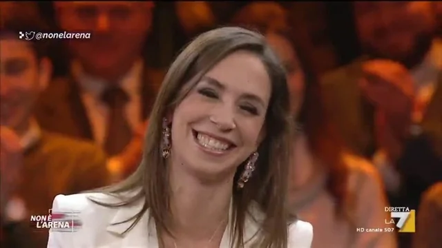 La pornostar Malena si racconta nello studio di Non è L'Arena