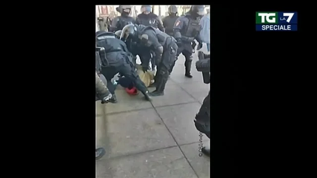 Mosca, proteste contro la guerra: arresti