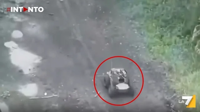 Soldati russi si arrendono a una pattuglia di droni e robot ucraini