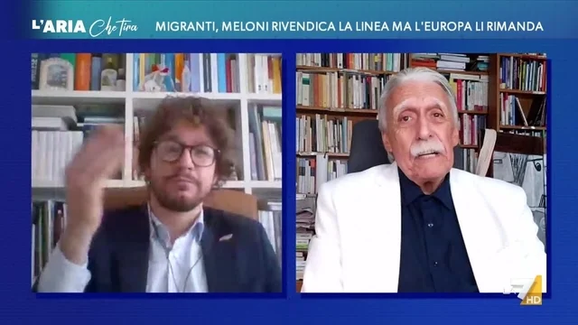 Migranti, volano stracci tra il politologo Marco Revelli e Lorenzo Gasperini: "Grande maleducato!", "Lei è esperto di deliri"