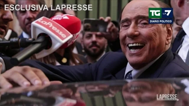 Berlusconi rivela: "Ho riallacciato i rapporti con Putin, mi ha regalato 20 bottiglie di vodka"