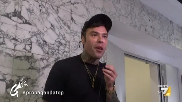 Fedez al Congresso di Forza Italia giovani: le immagini esclusive a Propaganda Live
