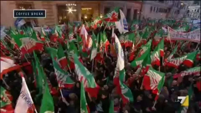 Decadenza Berlusconi, la rabbia dei militanti