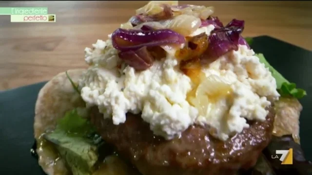 Hamburger di Chianina con ricotta, pomodori secchi e pane integrale