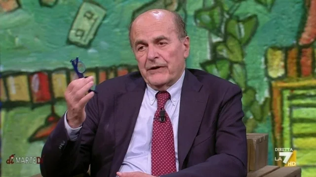 Referendum, Bersani: "Chi canta vittoria sulle astensioni, come La Russa, canta una vittoria di Pirro"