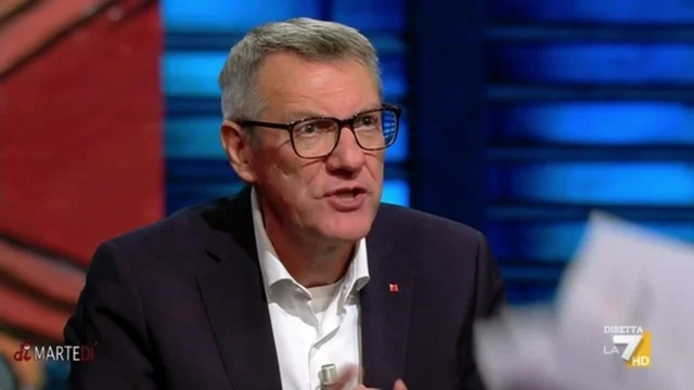 Condono fiscale, lo sfogo di Landini: "Noi lavoratori dipendenti e pensionati siamo i più coglioni d'Italia?"