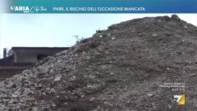 Demolita una scuola, ma la nuova non parte