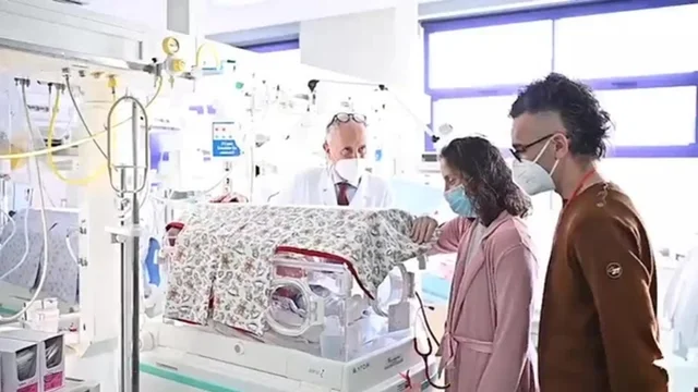 Torino, partorisce durante un intervento al cervello: "Siamo miracolati"
