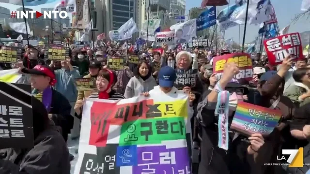 La Corte Costituzionale della Corea del Sud destituisce il presidente Yoon, festeggiamenti in piazza
